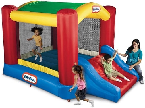 מתנפח לקיץ עם מגלשה וצל של Little Tikes