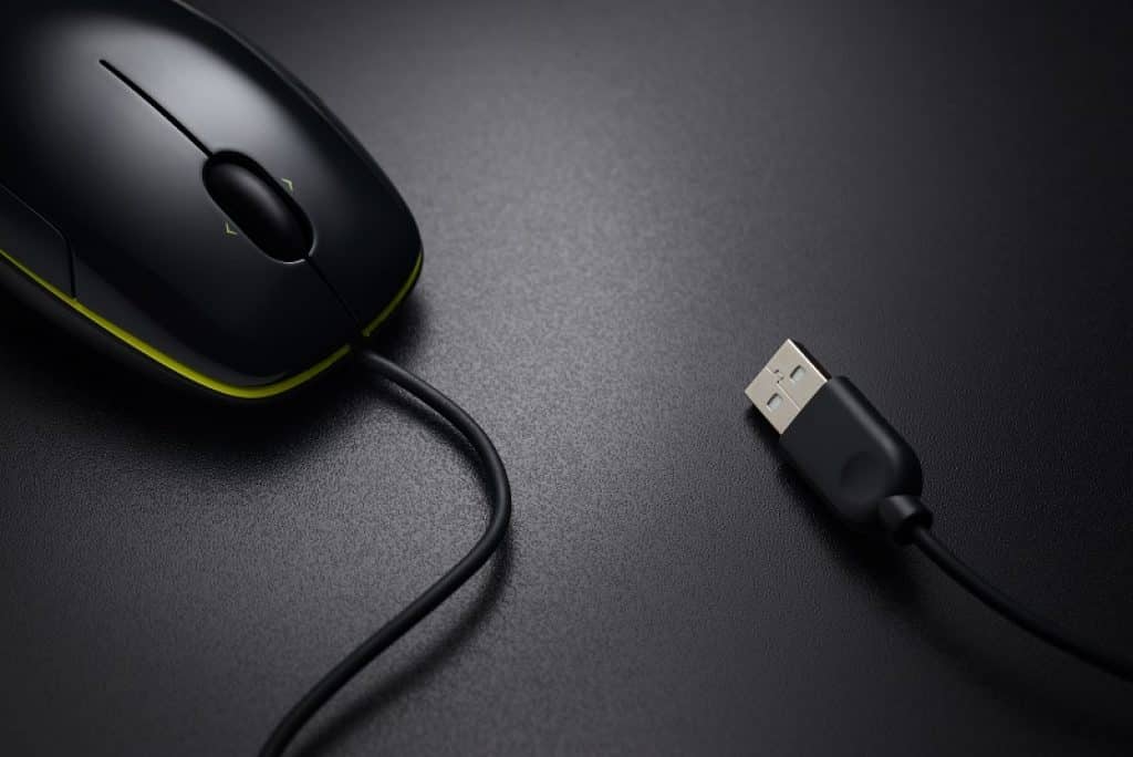עכבר גיימינג עם חיבור USB