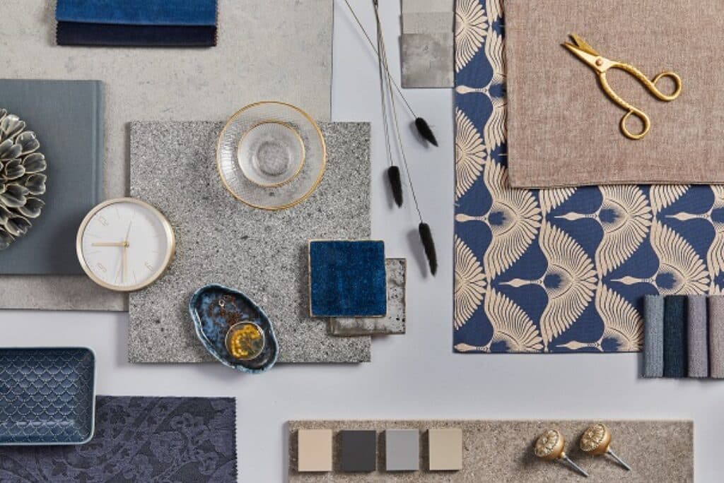 שולחן השראה עם חומרים שונים לעיצוב פנים בצבעי כחול זהב ואפור