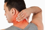 איך להקל על כאבי צוואר? 6 פתרונות מומלצים לכאבי צוואר [מדריך קנייה]