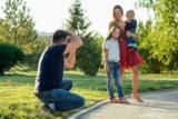 צלם משפחות: צלם משפחות מומלץ לשנת 2024 [מדריך בחירה מלא]